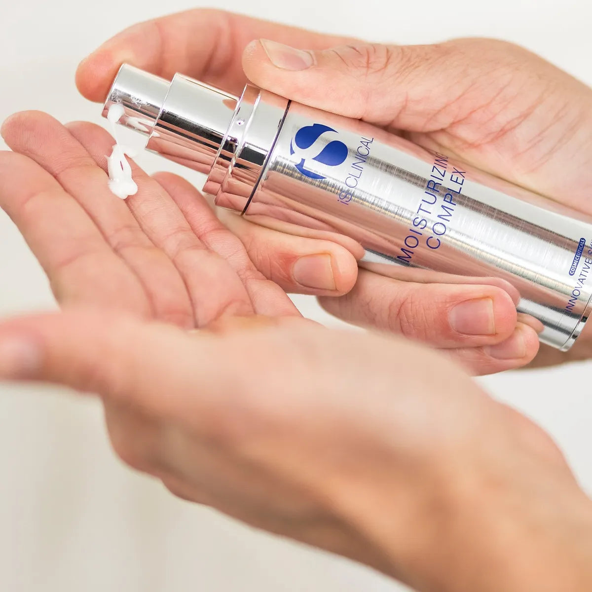 iS Clinical Moisturizing Complex