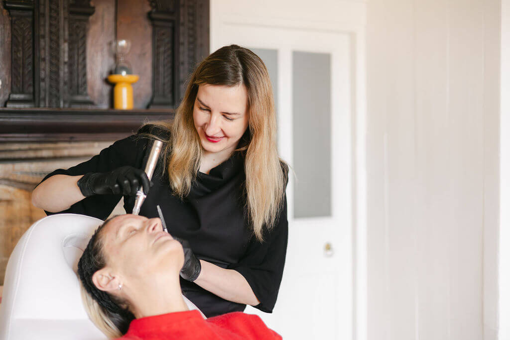 SkinPen microneedling device used for acne scar treatment and collagen induction therapy